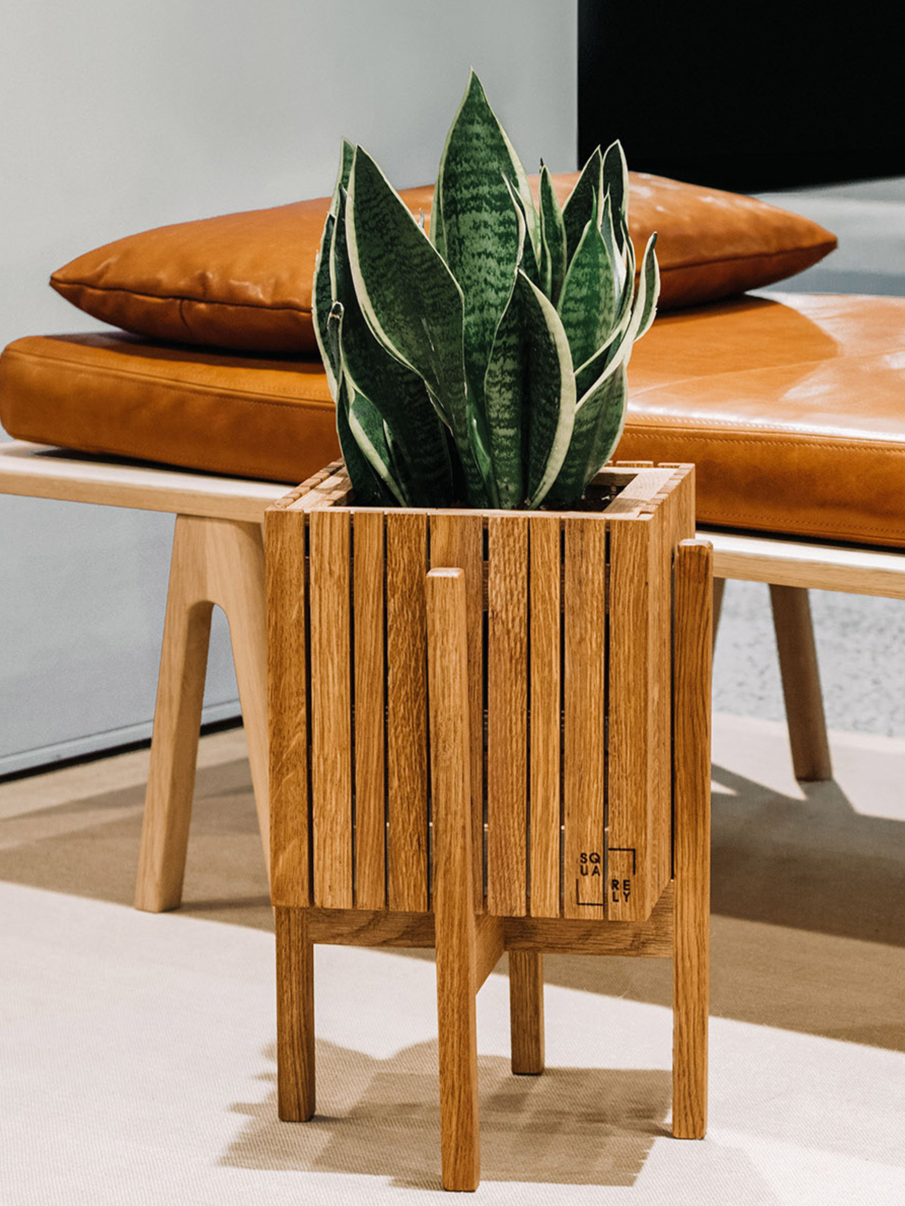 Self-Watering Planter GrowON - Dark Oak