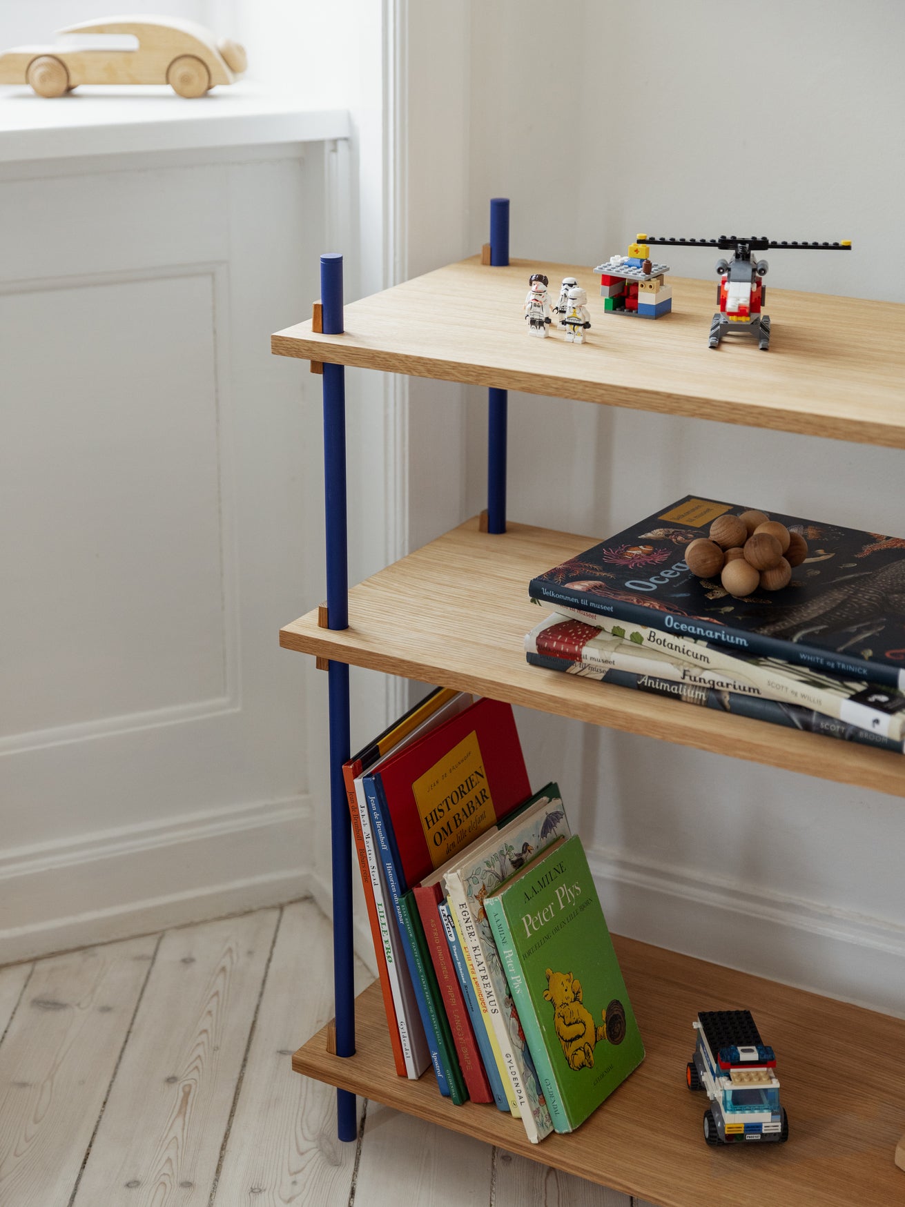 Shelf 85.1.A / Blue FSC-Certified Oak