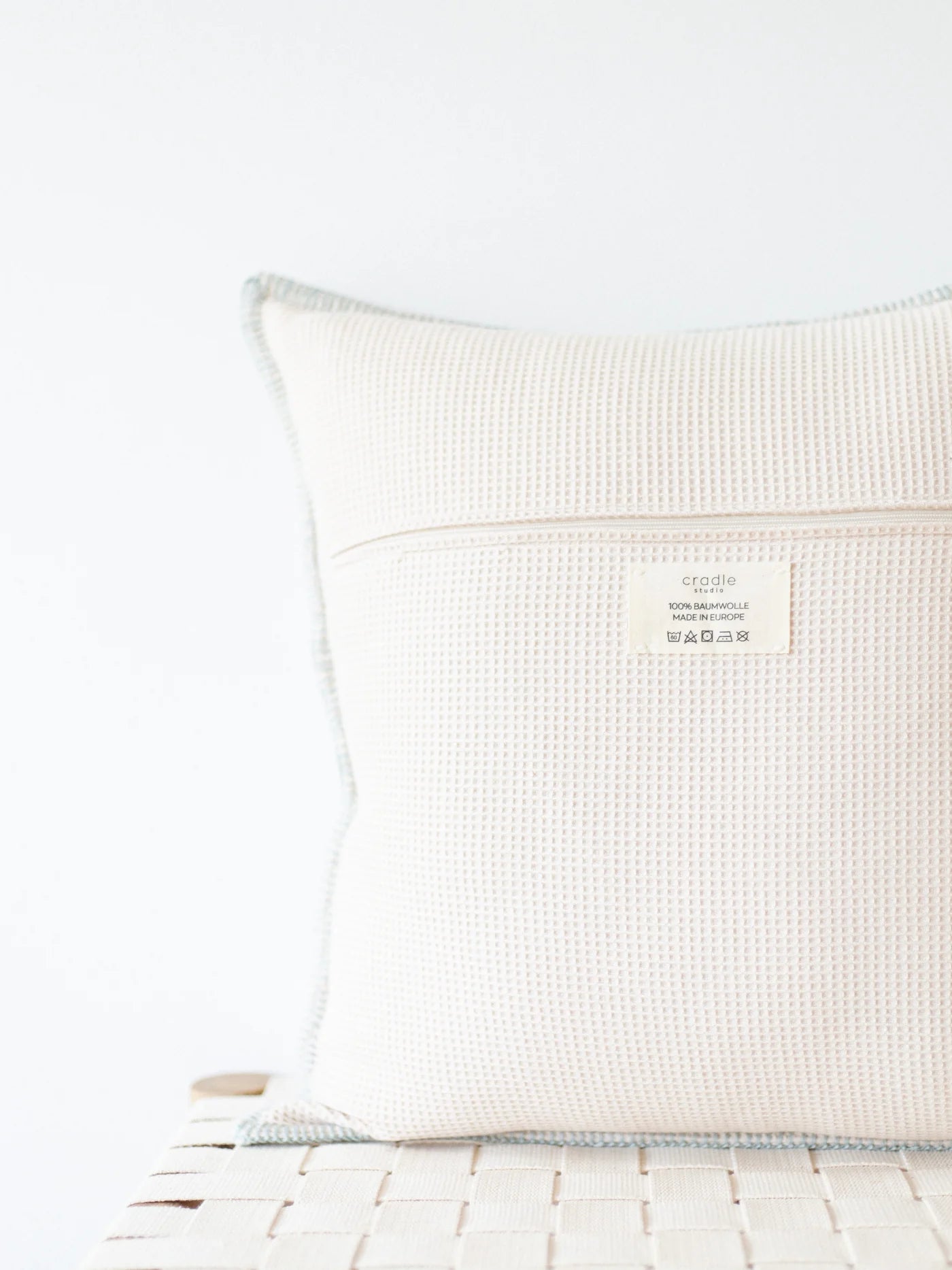 Piqué Cushion / Mia