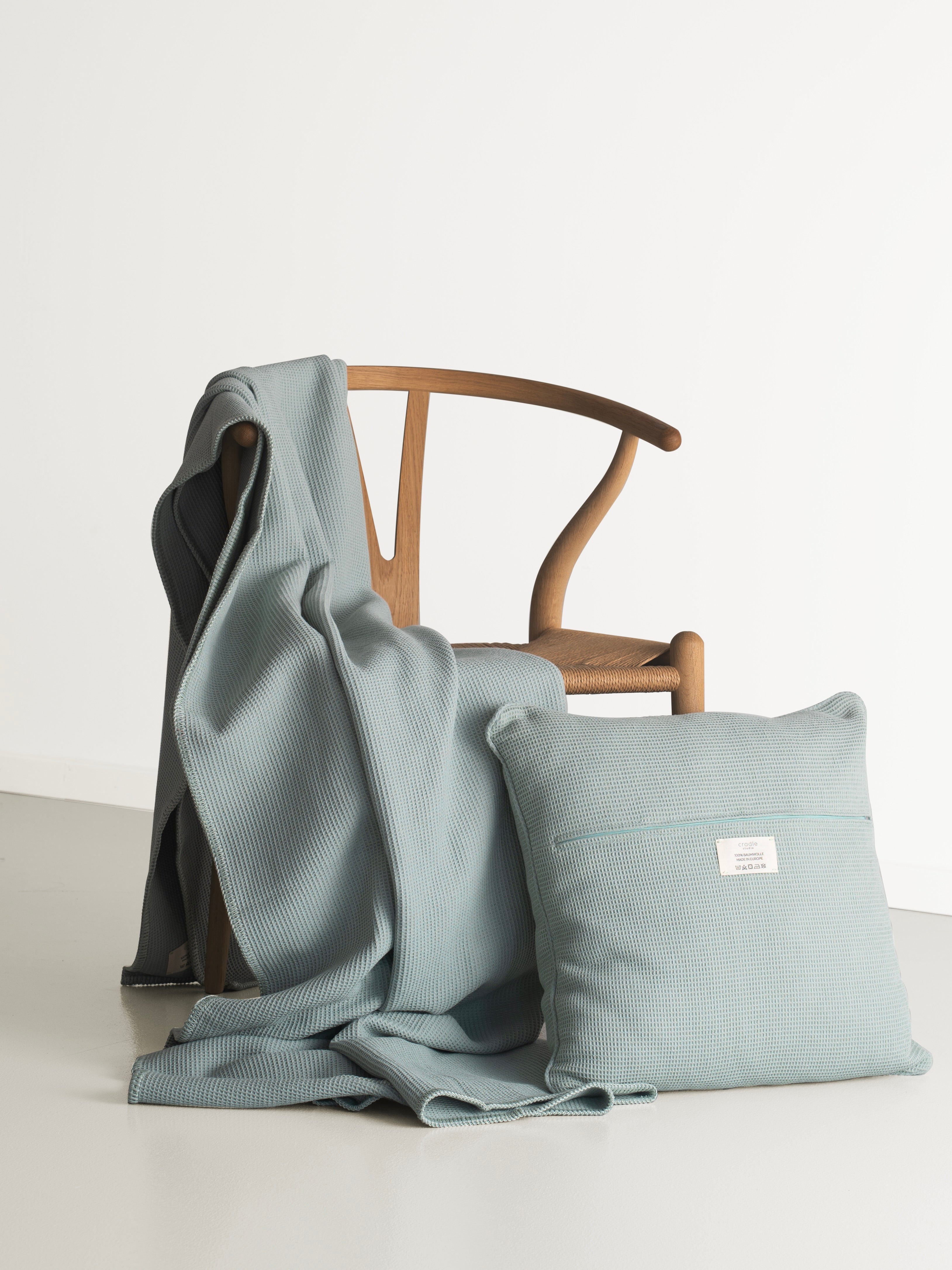Set aus Piqué Kissen & Decke / Anthrazit