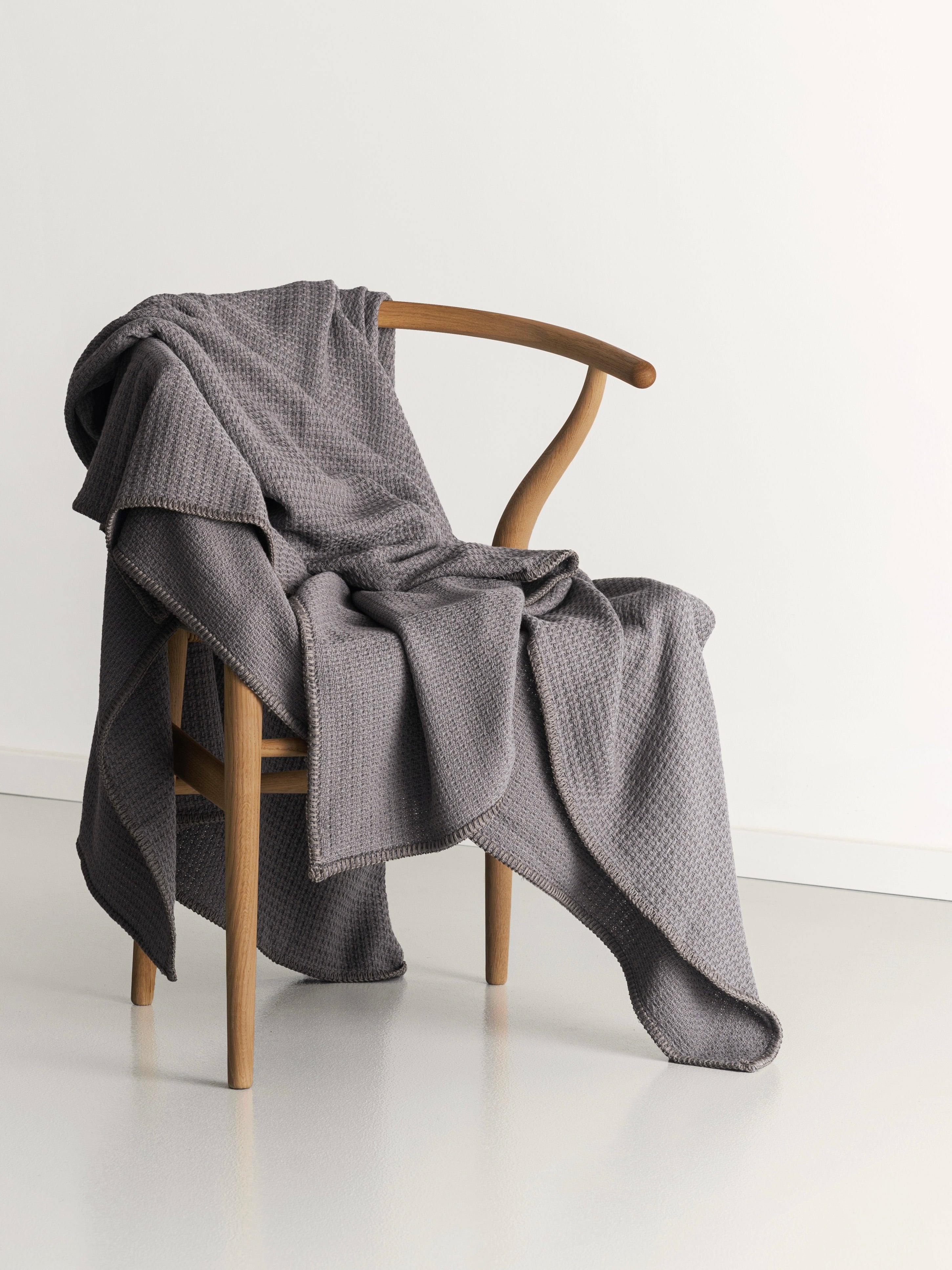 Knit Blanket / Chestnut Grey